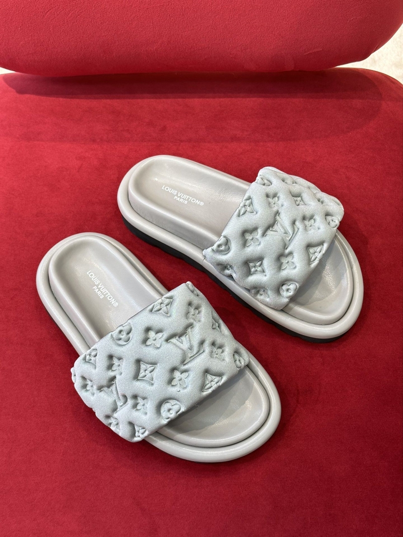 l0vis Vvtt0n slippers